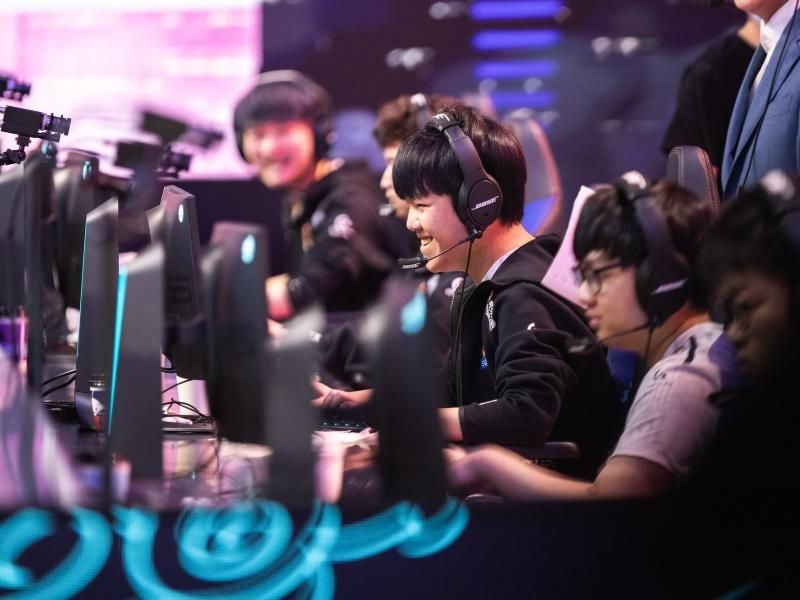 Suning hat sich beim WM-Debüt bis ins Halbfinale der League of Legends Worlds vorgekämpft. Foto: Riot Games/dpa