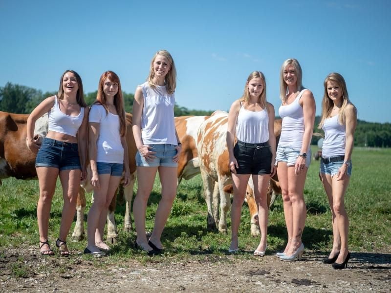 Julia (l-r), Stephanie, Silvia, Larissa, Tanja und Daniela stellen sich vor. Foto: Sina Schuldt