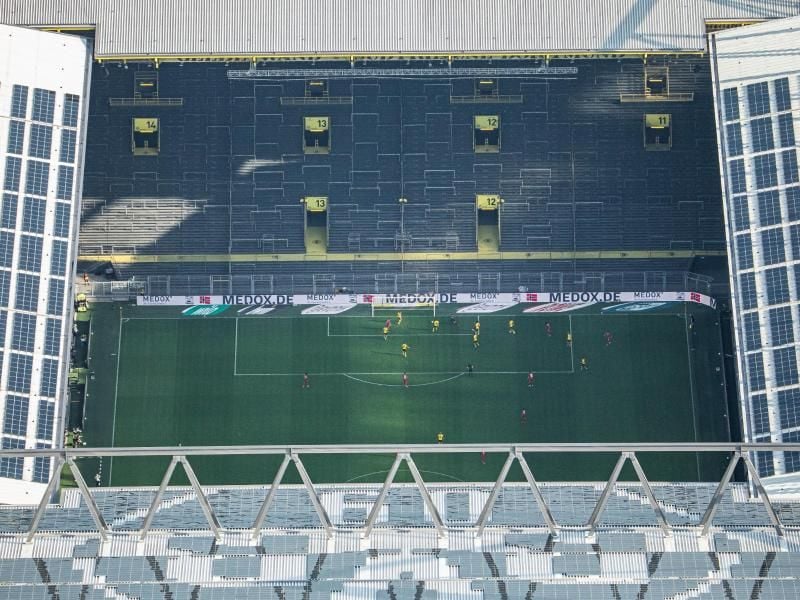 Borussia Dortmund plant die Rückkehr von wenigstens einem Teil der Zuschauer in den Signal Iduna Park. Foto: Marcel Kusch/dpa