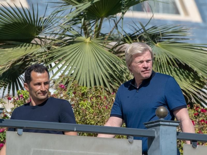 Hasan Salihamidzic (l) und Oliver Kahn wollen nochmals zusammen die Champions League mit dem FC Bayern München gewinnen. Foto: Peter Kneffel/dpa