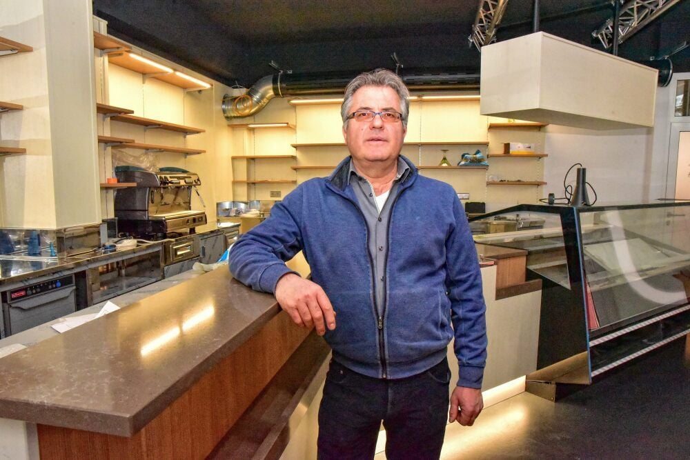 Hofft, dass er bald loslegen kann: Antonio Palermo hat in der Ratsgasse neben der Touristinformation ein Café-Bistro eingerichtet.