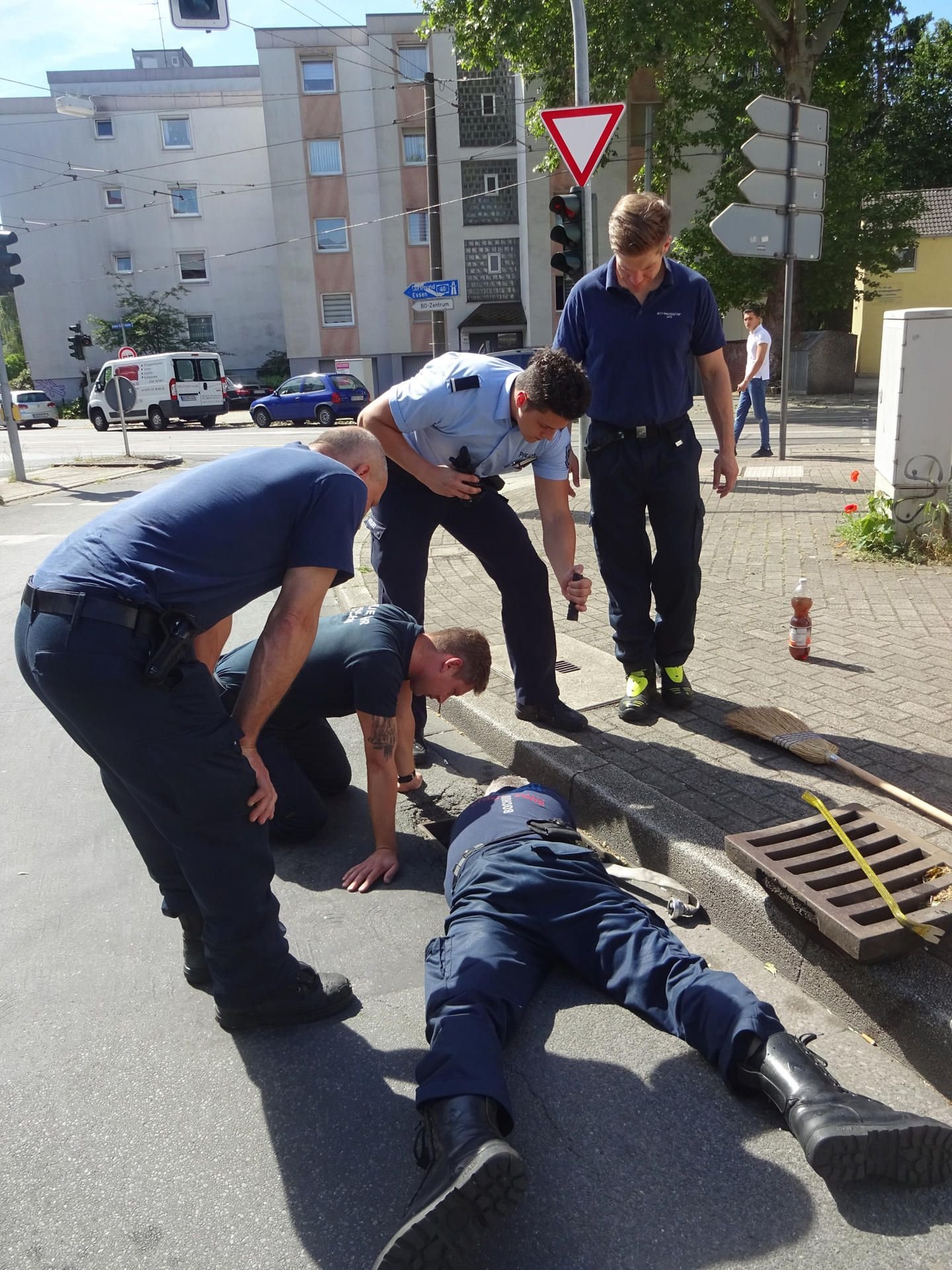 Die Entenküken werden angesaugt.