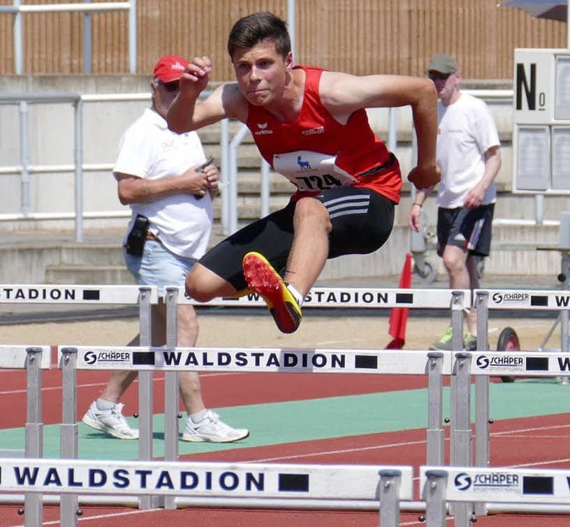 Ein Foto vom Hürdenlauf, das von der Höhe über den Hürden für die Klasse des 14-jährigen Quedlinburgers spricht.
