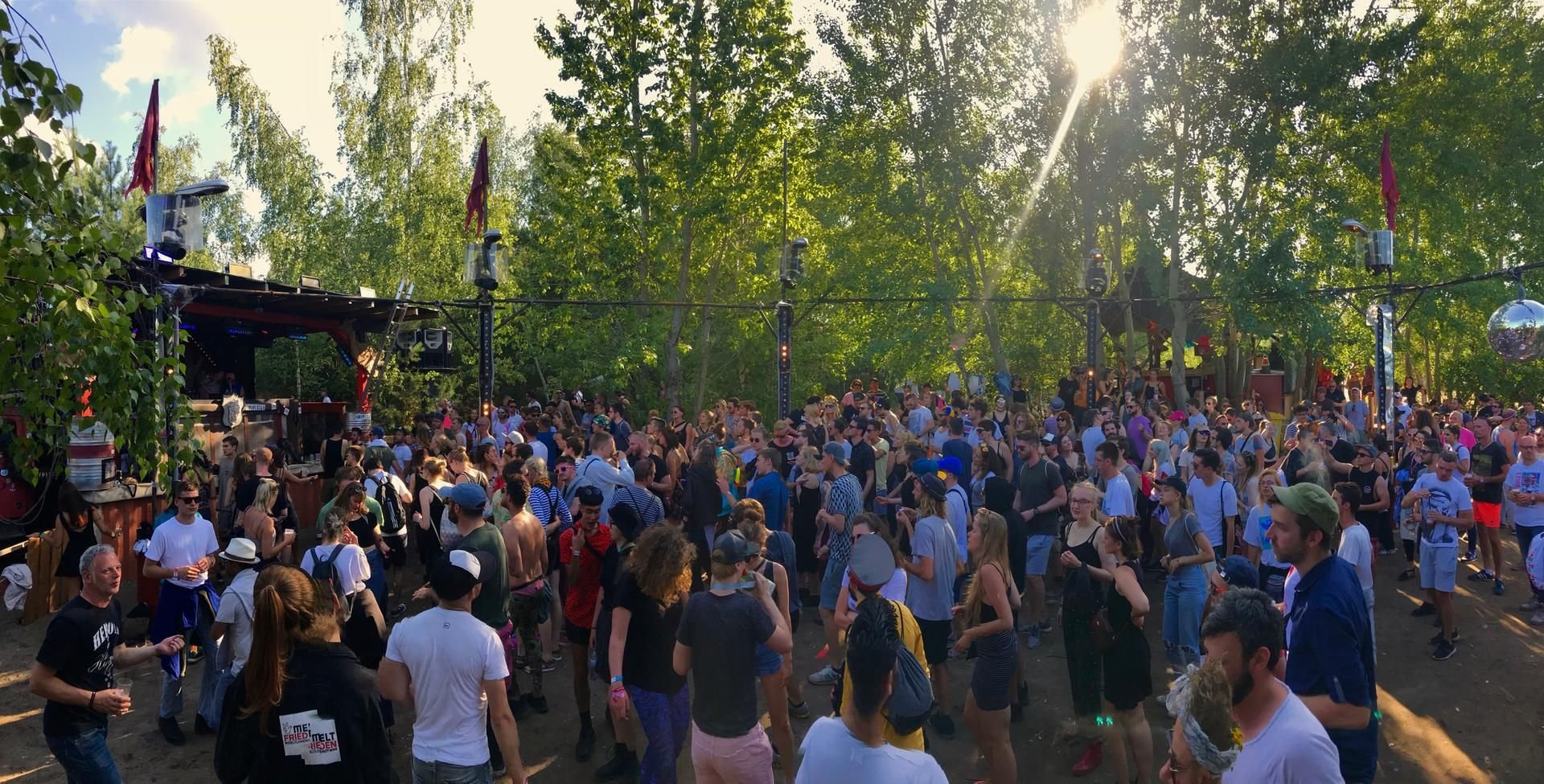 Besucher an der "Sisyphos Stage"