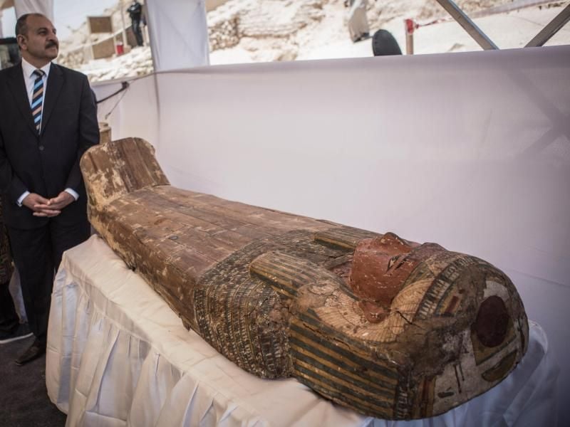 Der Holzsargdeckel eines neu entdeckten Pharaonengrabs in Ägypten. Foto: Gehad Hamdy