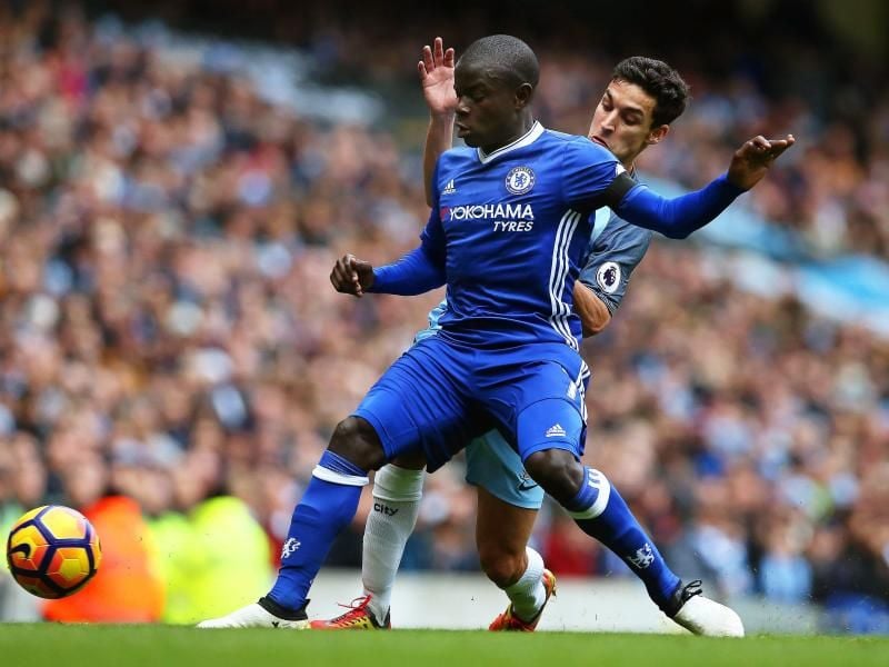 N'Golo Kanté (v) vom FC Chelsea ist Englands Fußballer des Jahres. Foto: Nigel Roddis