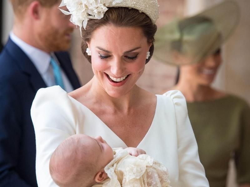 Die stolze Mutter und der kleine Prinz. Foto: Dominic Lipinski/PA