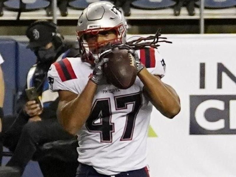 Jakob Johnson spielt in der NFL für die New England Patriots. Foto: Elaine Thompson/AP/dpa