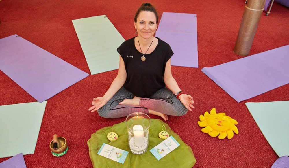 Kathrin Schröder bietet in Bernburg Yogakurse für Kinder an.