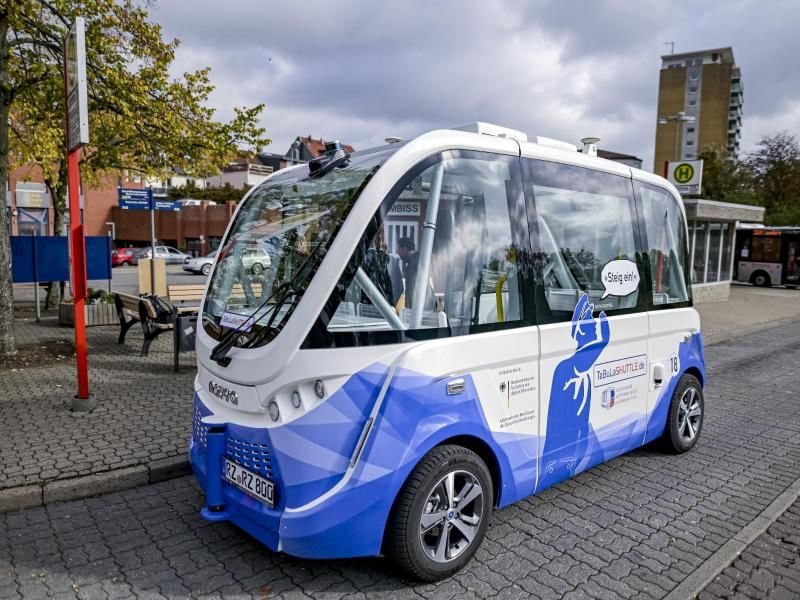 TaBuLa steht für "Testzentrum für automatisiert verkehrende Busse in Lauenburg". Foto: Axel Heimken/dpa