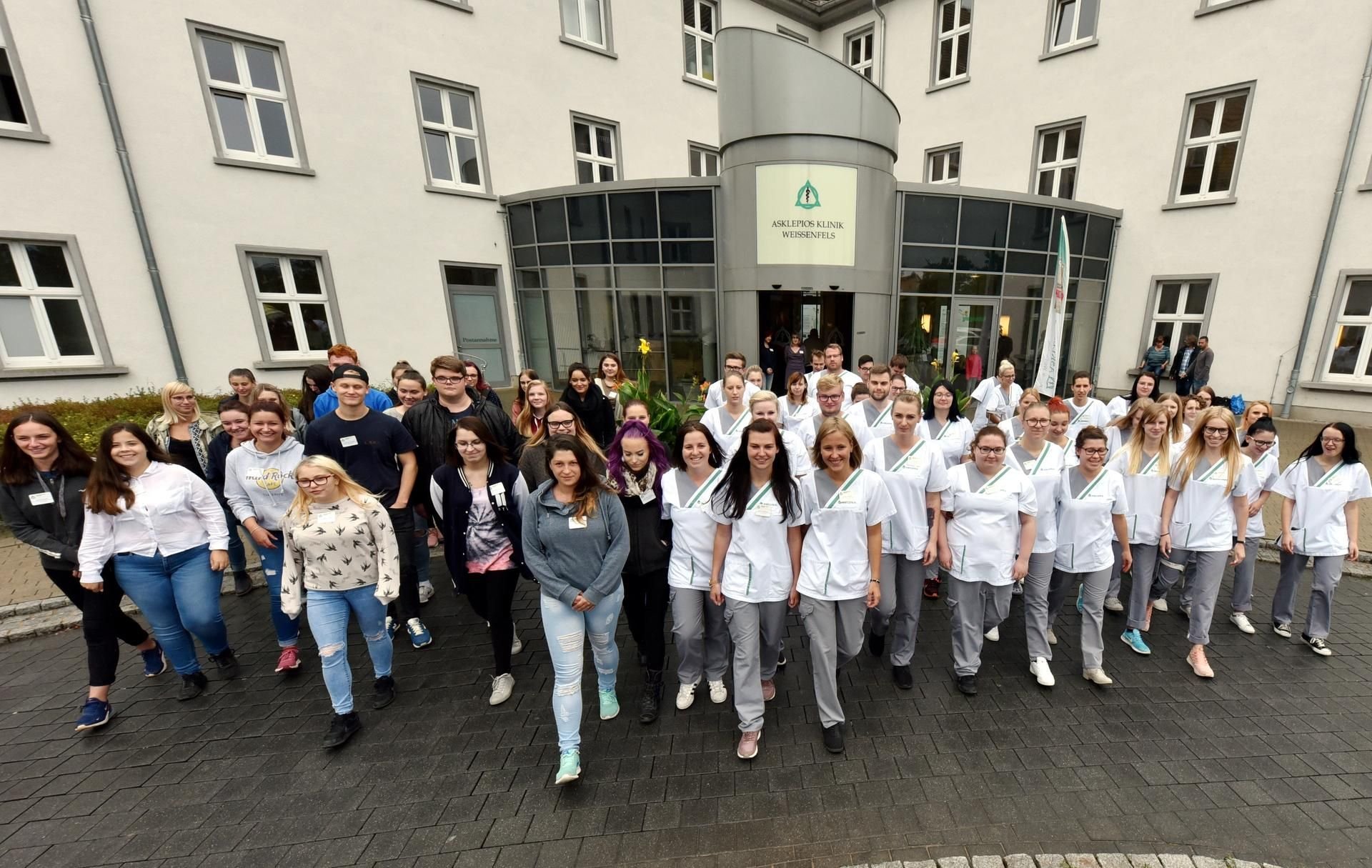 Für viele ein erfüllender und sinnvoller Beruf: Rund 80 junge Leute werden zurzeit an der Weißenfelser Klinik in Gesundheitsberufen ausgebildet.