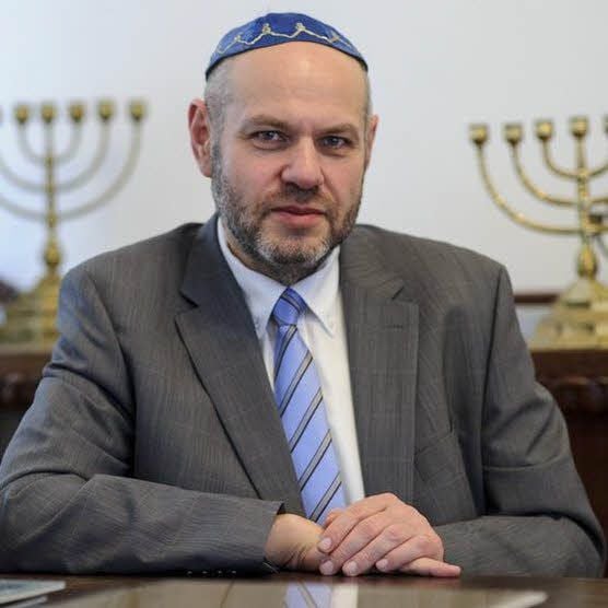 Max Privorozki, der Vorsitzende der jüdischen Gemeinde in Halle, denkt ans Auswandern.