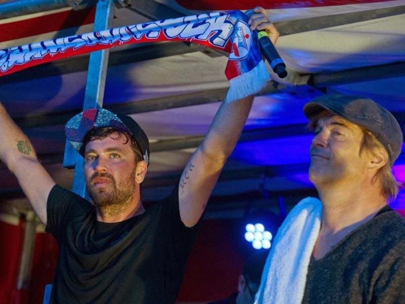 Rapper Marteria (l.) und Campino beim Konzert in Anklam. Foto: Stefan Sauer