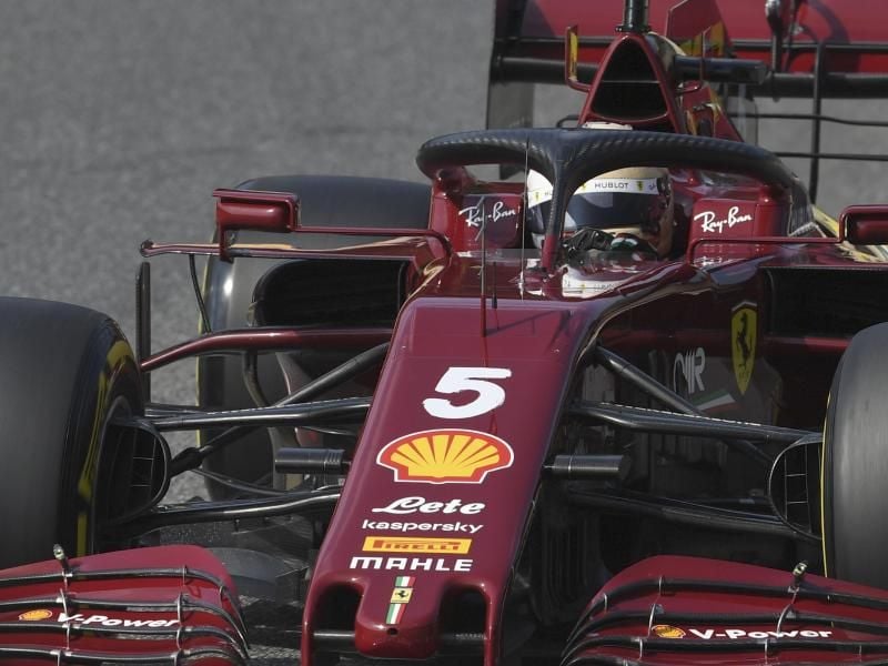 Zu schwach: Im freien Training am Freitag konnte Sebastian Vettel mit seinem Ferrari vorn nicht mithalten. Foto: Claudio Giovannini/Pool'EPA/AP/dpa