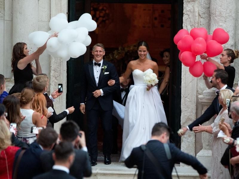 Bastian Schweinsteiger und Ana Ivanovic verlassen die Kirche Chiesa dell'Abbazia della Misericordia. Foto: Jörg Carstensen