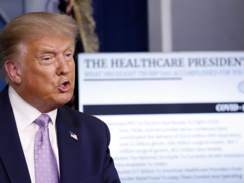 Donald Trump, Präsident der USA, spricht während einer Pressekonferenz im Weißen Haus über das Coronavirus. Foto: Andrew Harnik/AP/dpa