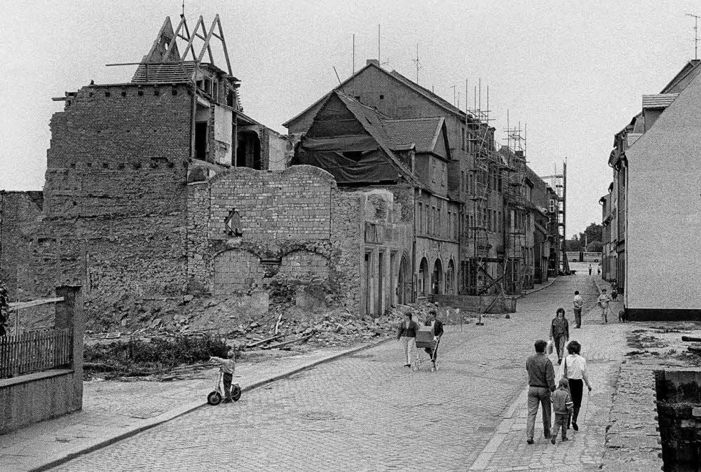Ruinen ohne Krieg: Gotthardstraße in Merseburg 1988
