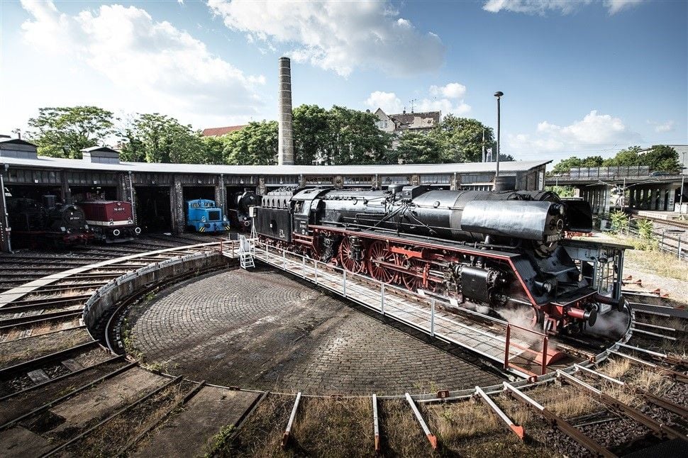 Blick auf die Drehscheibe des Eisenbahnmuseums