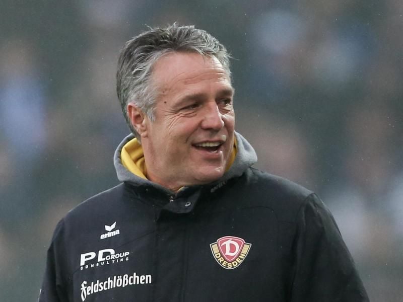Dynamo Dresdens Trainer Uwe Neuhaus traut seinem Team einen Sieg über Union Berlin zu. Foto: Friso Gentsch