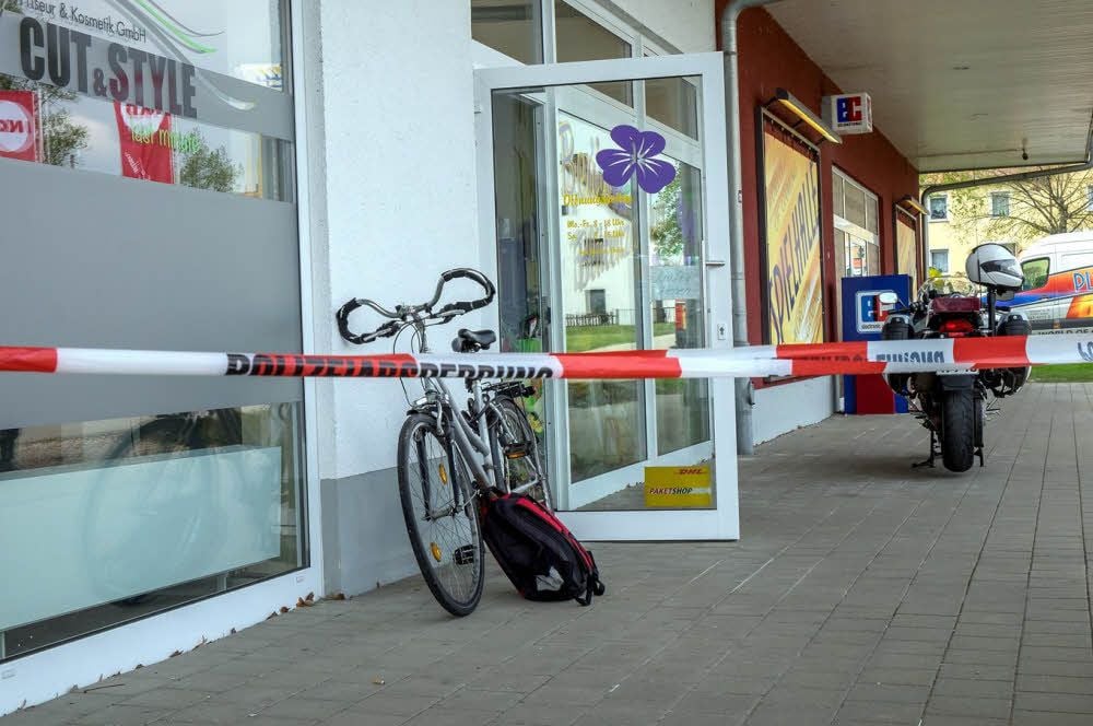 Nach dem Einbruch in mehrere Geschäfte im Zeitzer Michaelpark ermittelt die Polizei.