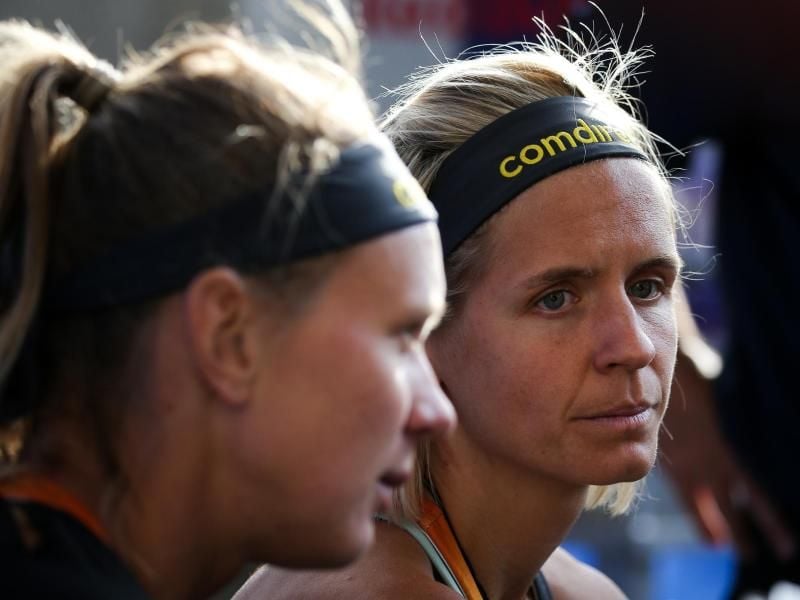 Erwischten einen Fehlstart am Timmendorfer Strand: Laura Ludwig (r) und Margareta Kozuch. Foto: Christian Charisius
