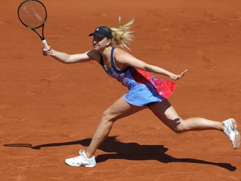 Muss in Paris bereits nach der ersten Runde die Koffer packen: Mona Barthel. Foto: Pavel Golovkin/AP