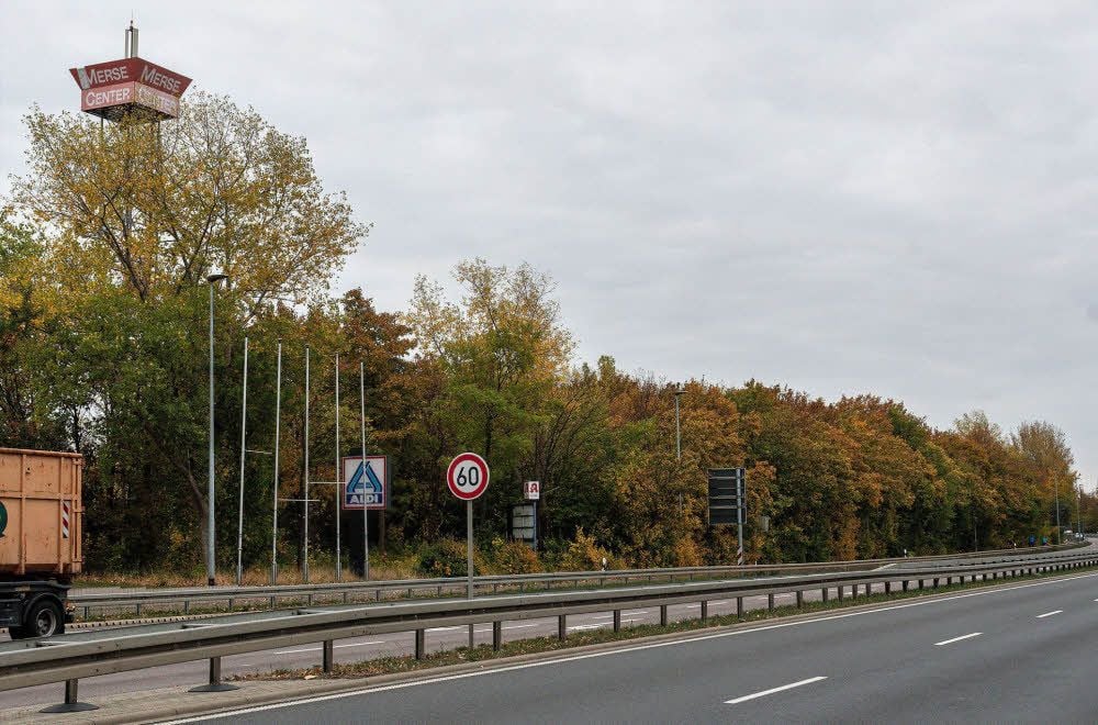 Nach dem Willen der Verwaltung des Merse-Centers sollen diese Bäume verschwinden. Wie werden die Bürger darauf reagieren?