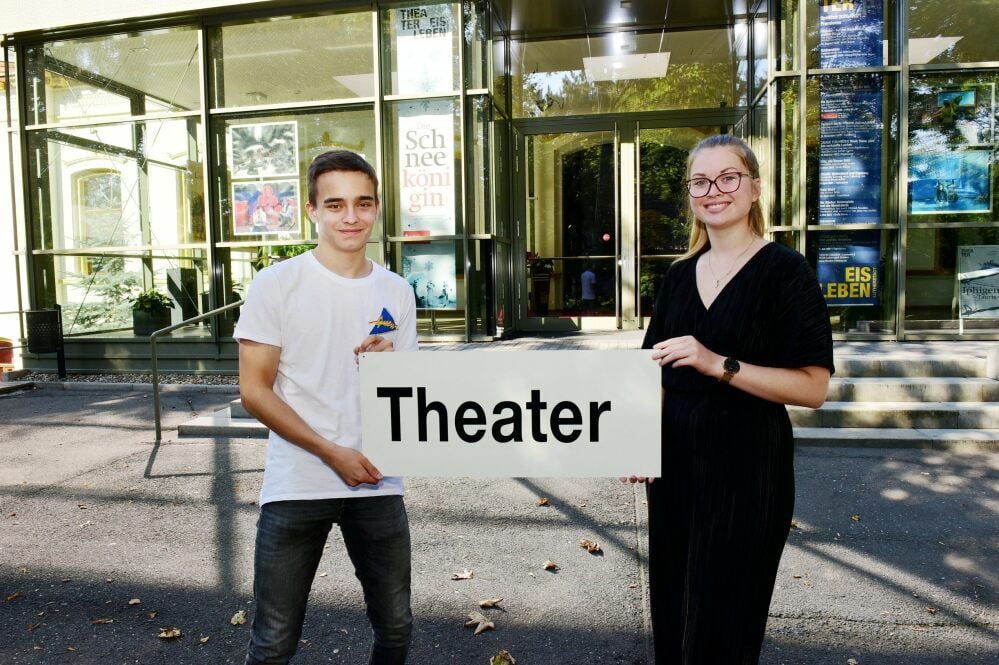 Carl Lorenz Koischwitz und Sina Finkelmann haben ihr FSJ am Eisleber Theater begonnen.