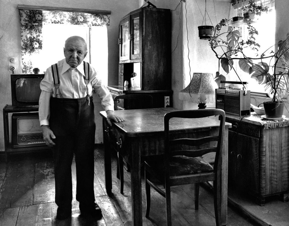 Im Jahr 1987 entstand das Foto des letzten Straßenkehrers in Colditz.