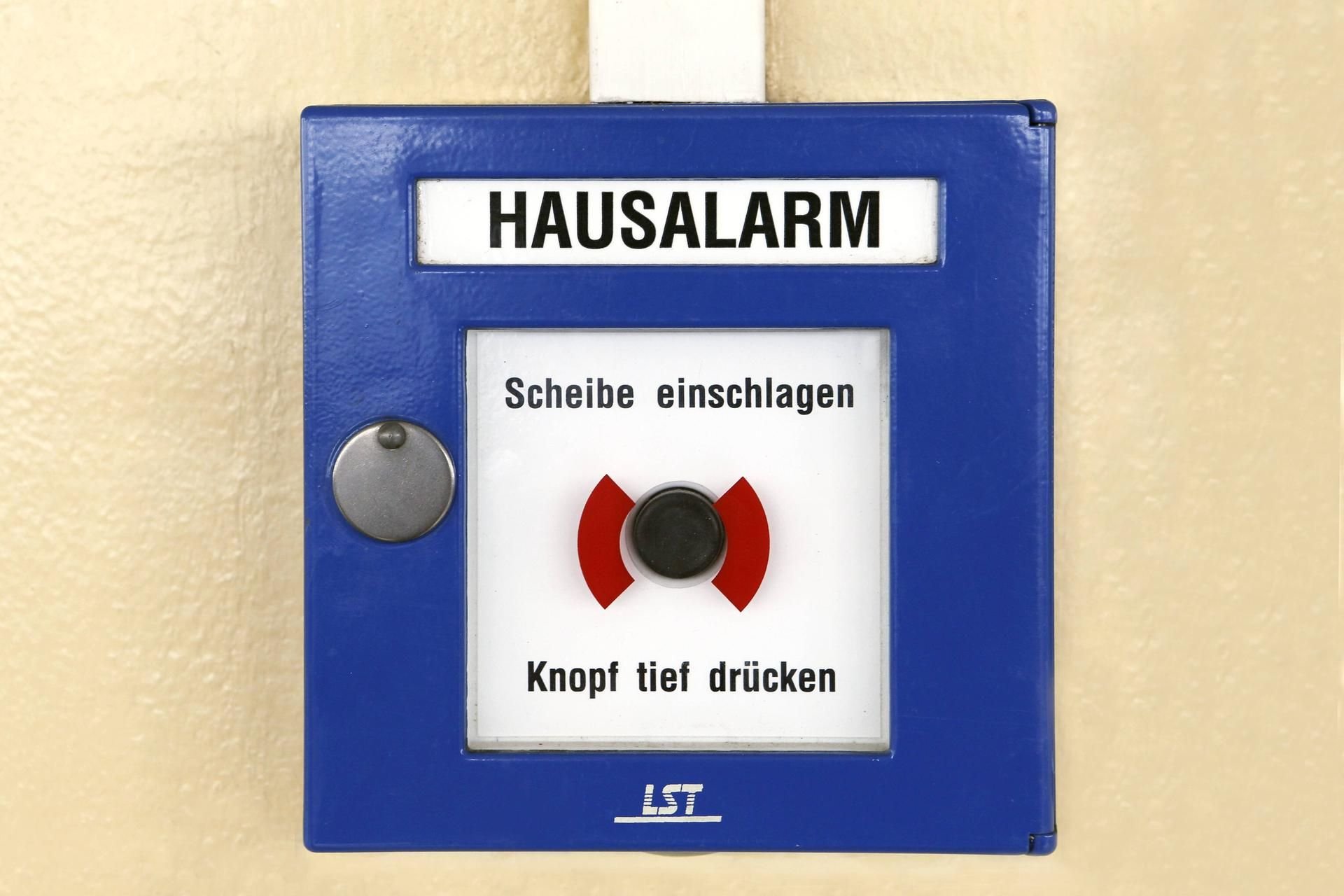 Der Knopf für einen Hausalarm (Symbolbild)