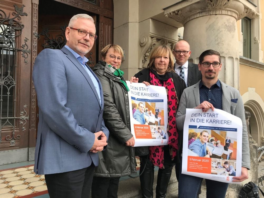 Bernd Hauschild, Margit Polte, Birgit Plail, Torsten Narr und Jan Dornbusch hoffen auf viele Besucher bei der Messe im Ludwigsgymnasium.