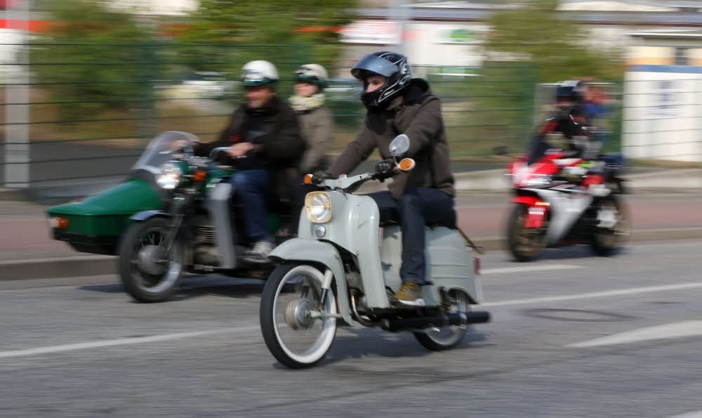 Den Mopedschein, etwa für Simson und Schwalbe, darf man auch in den nächsten zwei Jahren schon ab 15 erwerben.