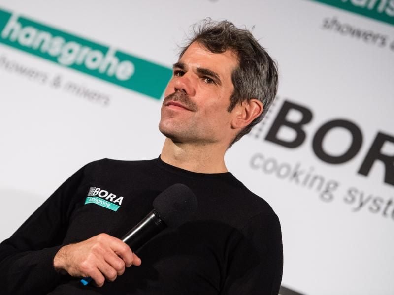 Hat in seinem Team einen Corona-Fall zu beklagen: Bora-hansgrohe-Teamchef Ralph Denk. Foto: Matthias Balk/dpa
