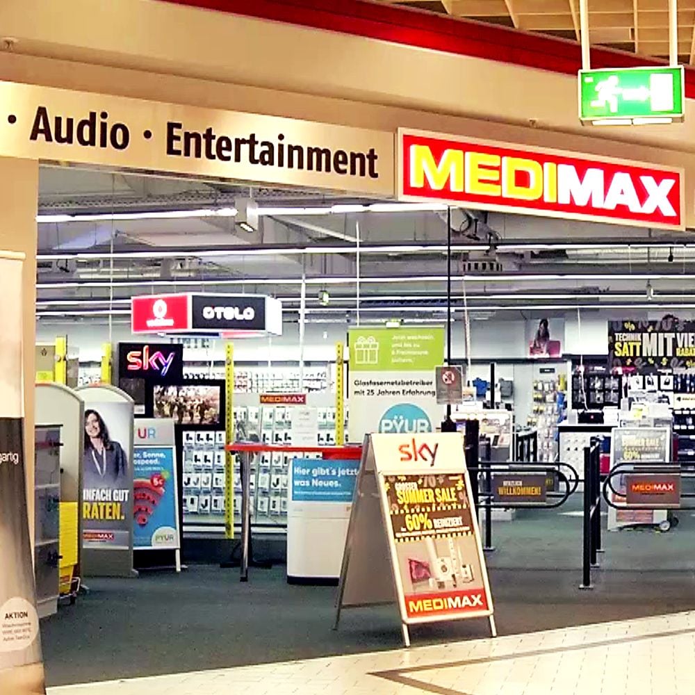 Sowohl Medimax als auch das Modehaus Fischer hätten entsprechende Anträge gestellt, ihre Geschäfte wieder öffnen zu dürfen.