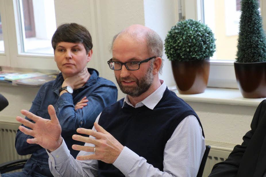 Zu Gast bei der Linken: Ruth Heftrig (links), Verband Bildender Künstler, und Stefan Reineke, Vorsitzender der Kulturkonferenz