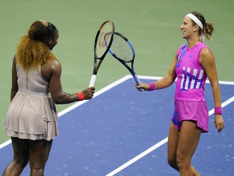 Serena Williams (l) gratuliert Wiktoryja Asaranka zum Einzug ins US-Open-Endspiel. Foto: Seth Wenig/AP/dpa