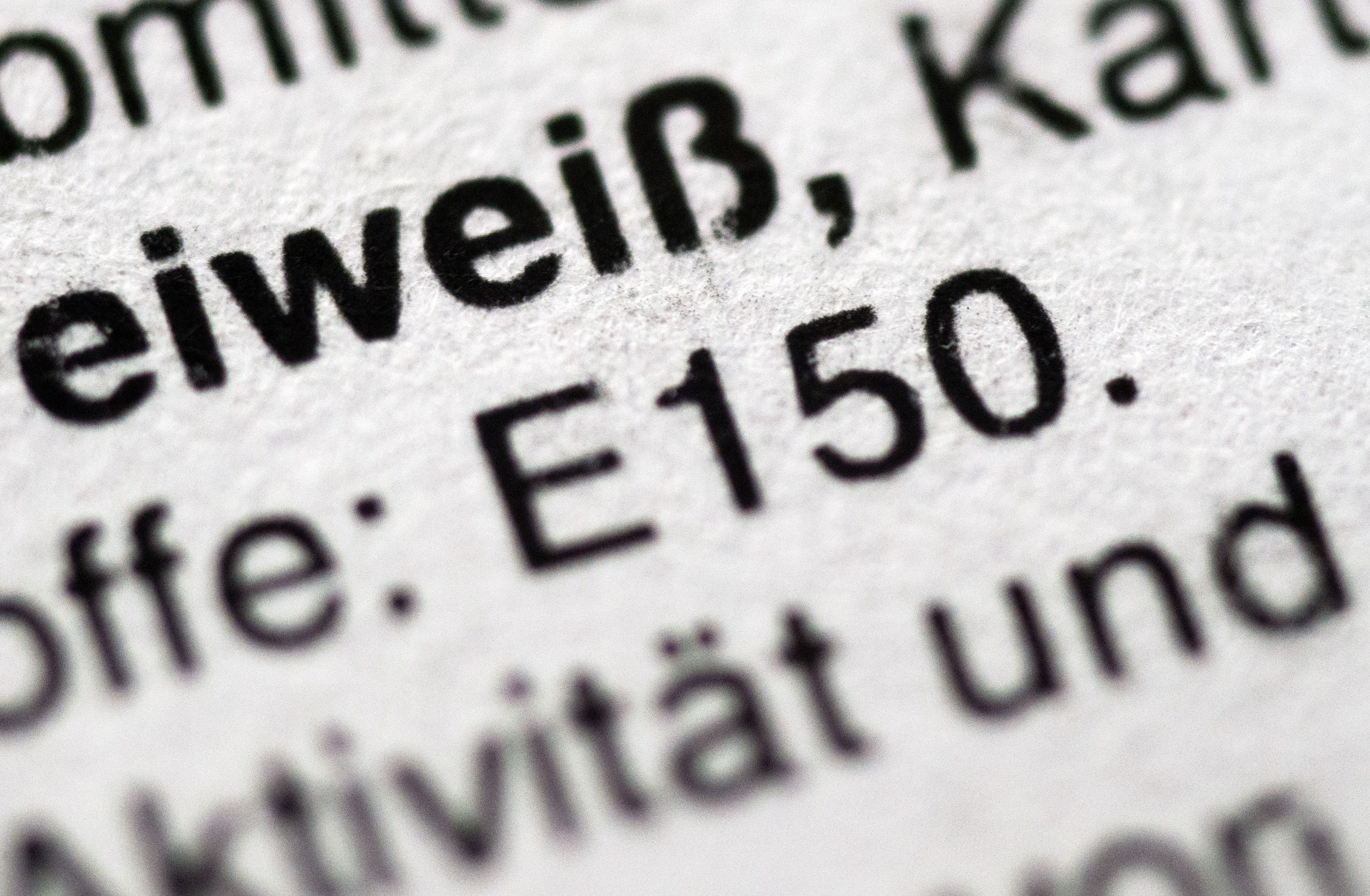 Was sich konkret hinter einer E-Nummer verbirgt, wissen die wenigsten. Die Nummern werden von der EU für zugelassene Zusatzstoffe vergeben, wie etwa für Zuckerkulör.