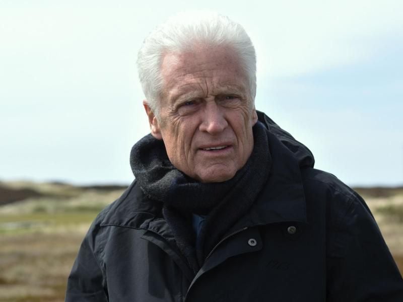 Sein letzter Fall stellt Theo Clüver (Robert Atzorn) vor eine große Herausforderung. Foto: ZDF/Marion von der Mehden