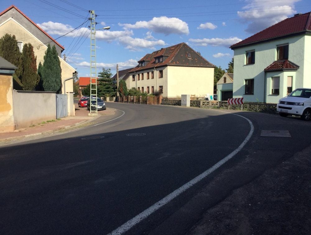 Plötzlich ist der Rad- und Fußweg zu Ende. Ein Wechsel ist angesagt.