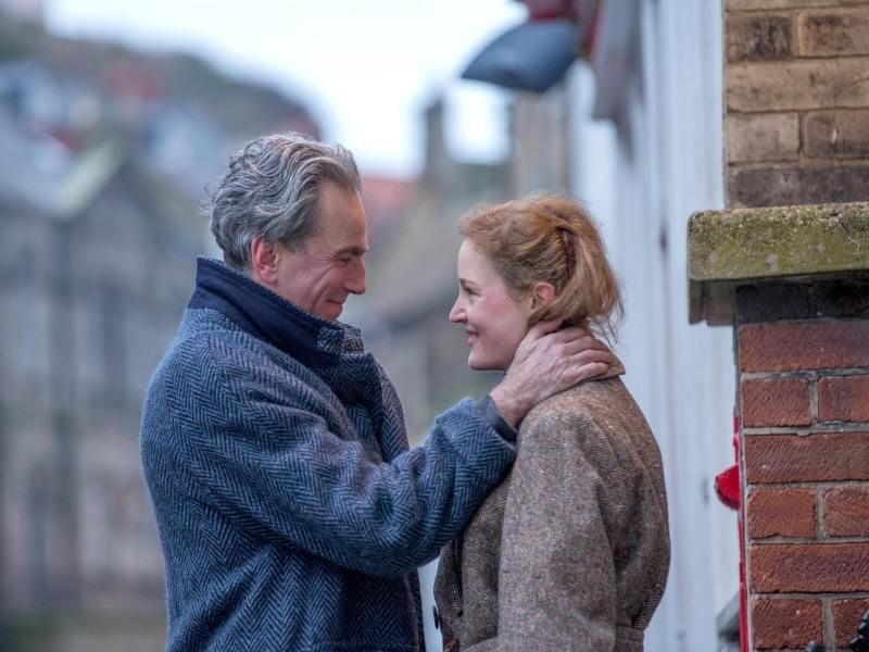 Grandiose Besetzung: Daniel Day-Lewis als Reynolds Woodcock und Vicky Krieps als Alma. Foto: Laurie Sparham/Focus Features
