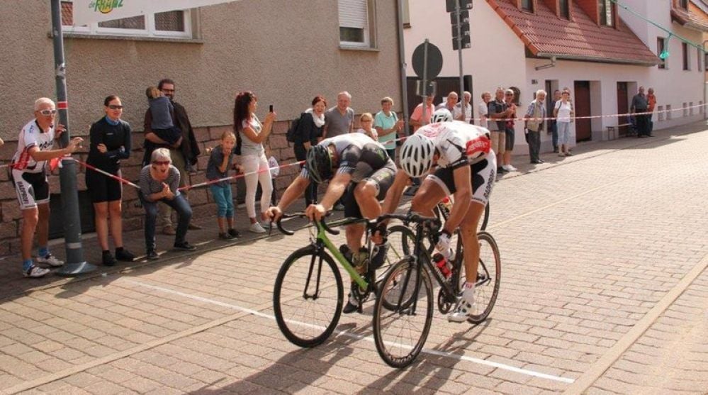 Nach dramatischem Endspurt siegt 2018 Maik Schapelt (links).
