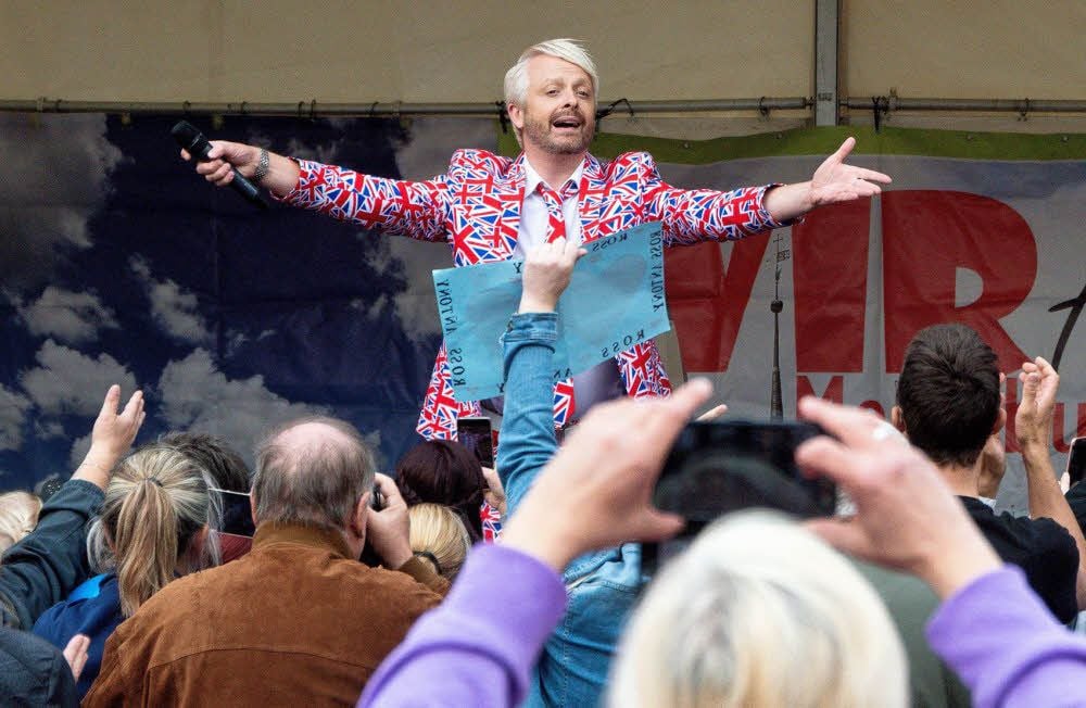 Ross Antony war der Stargast beim Mieterfest auf dem Markt in Merseburg.