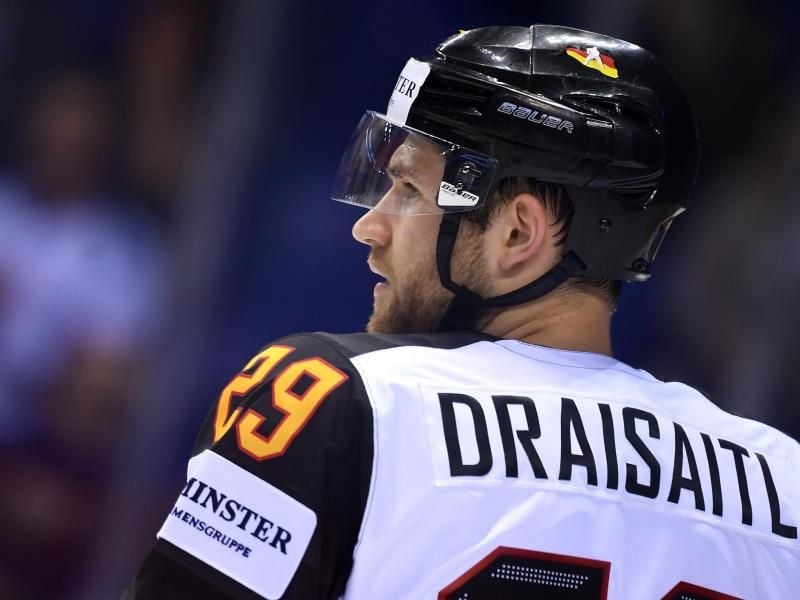 Leon Draisaitl wurde als erster deutscher Eishockey-Spieler zum wertvollsten Spieler in der amerikanischen Profiliga NHL gewählt. Foto: Monika Skolimowska/dpa-Zentralbild/dpa