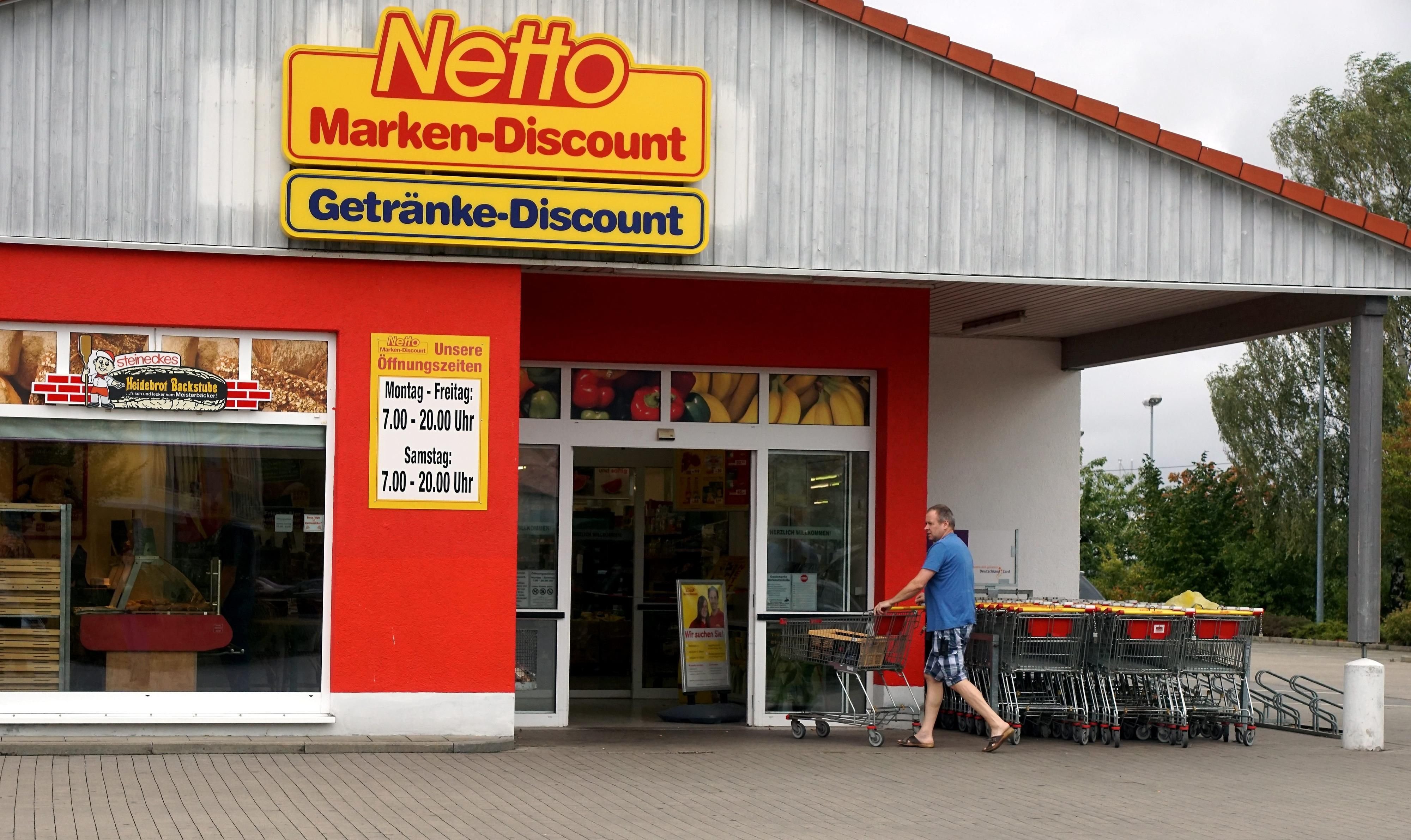 Zu einem bewaffneten Rauüberfall kam es am Montagmorgen in Gernrode im Netto-Markt in der Quedlinburger Straße. Der Markt war am Vormittag geschlossen und wurde von Kriminaltechnikern der Kriminalpolizei untersucht.
