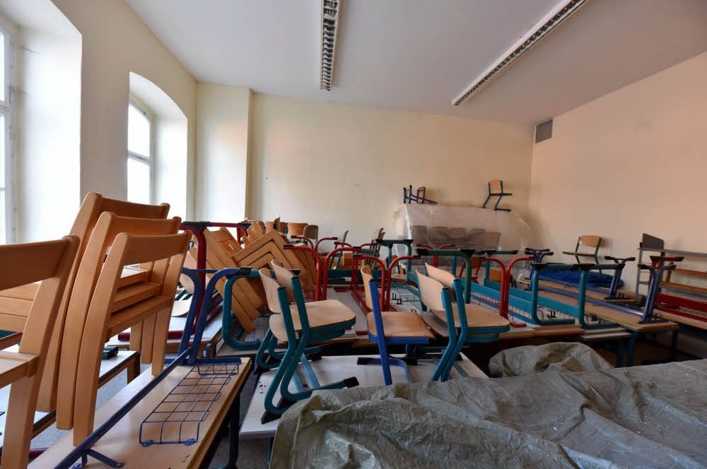 Seit vier Jahren steht die ehemalige Altstadtschule leer. Die Möbel sind noch eingelagert.