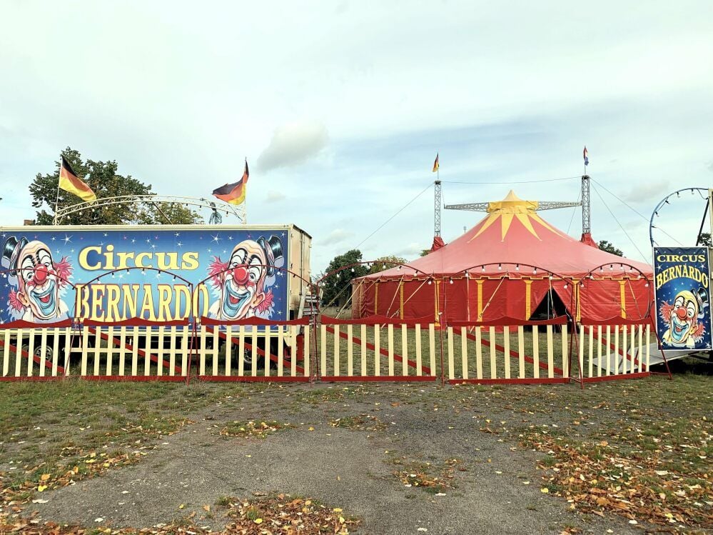 Anfang Oktober war der Zirkus Bernardo in Elster. Und freute sich auf viele weitere Vorstellungen im Herbst und im Winter.