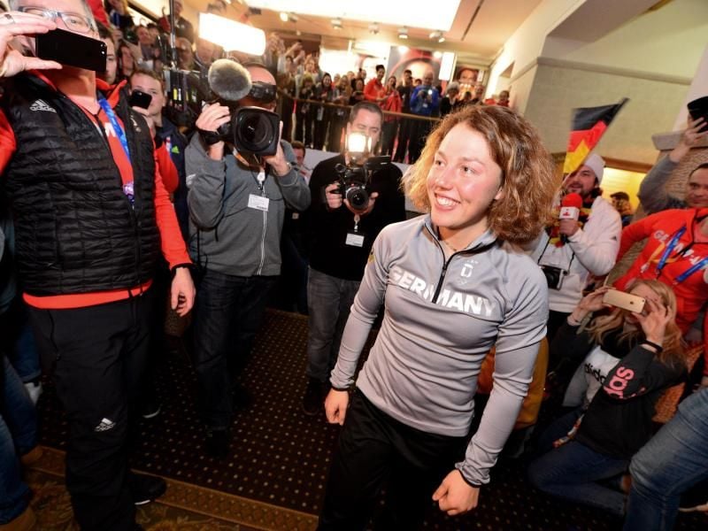 Laura Dahlmeier wird im Deutschen Haus begeistert gefeiert. Foto: Hauke-Christian Dittrich