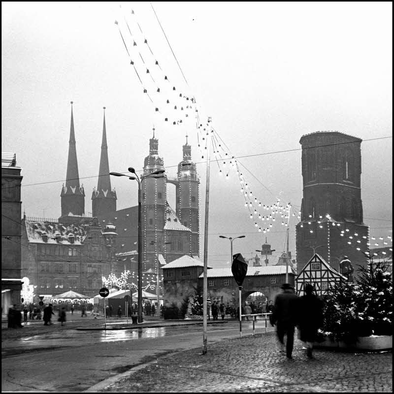 Lichterketten spannten sich in den 1960er Jahren quer über den Marktplatz.