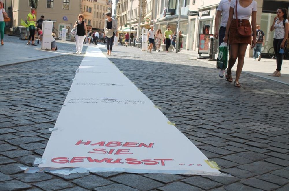 Die Gewerkschaft Verdi protestierte am Dienstagnachmittag vor der Ulrichskirche gegen schlechte Arbeitsbedingungen in Kitas.