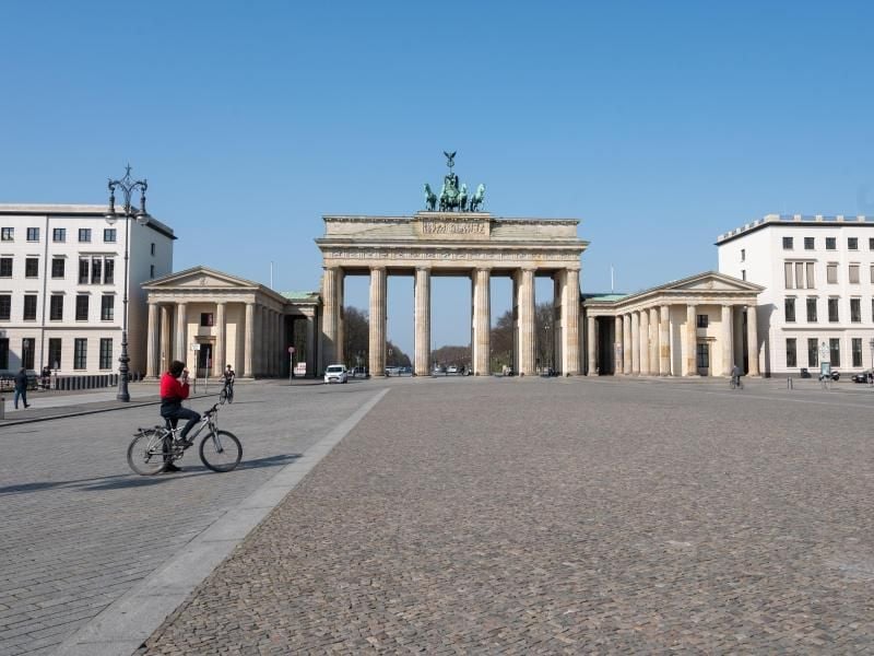 Berlin sagt alle großen Veranstaltungen zum 75. Jahrestag von Befreiung und Kriegsende ab. Foto: Christophe Gateau/dpa